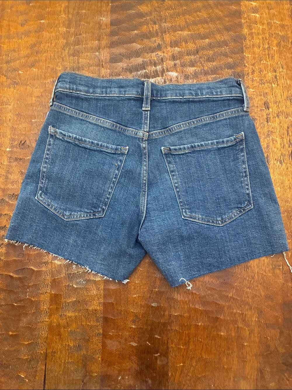 Old Navy Blue Denim Frayed-Hem Women's Shorts - Picture 4 of 6